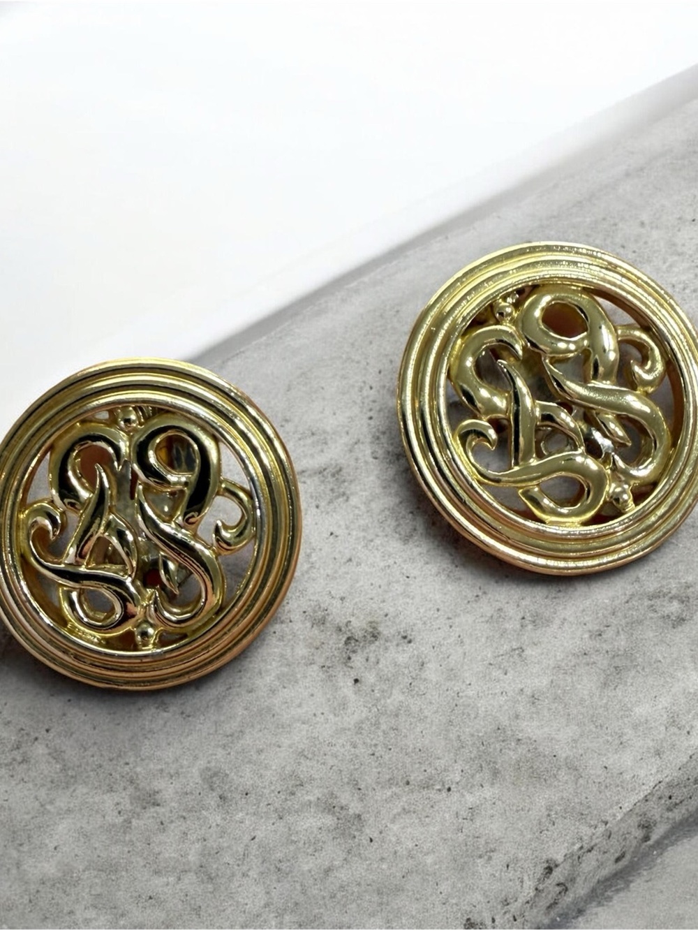 Vintage Signed Lisner Gold Tone Round Openwork Swirl Clip-On Earrings 1"